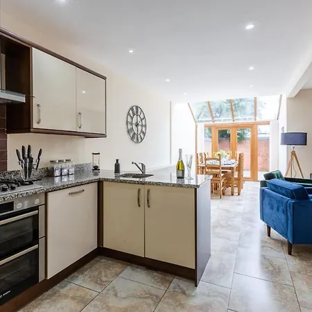 Albert - 5 Bedrooms Sleeps 11 Parking Wi-Fi Contractors Preston  Esterno foto