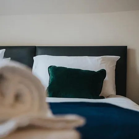 Albert - 5 Bedrooms Sleeps 11 Parking Wi-Fi Contractors Preston  Esterno foto