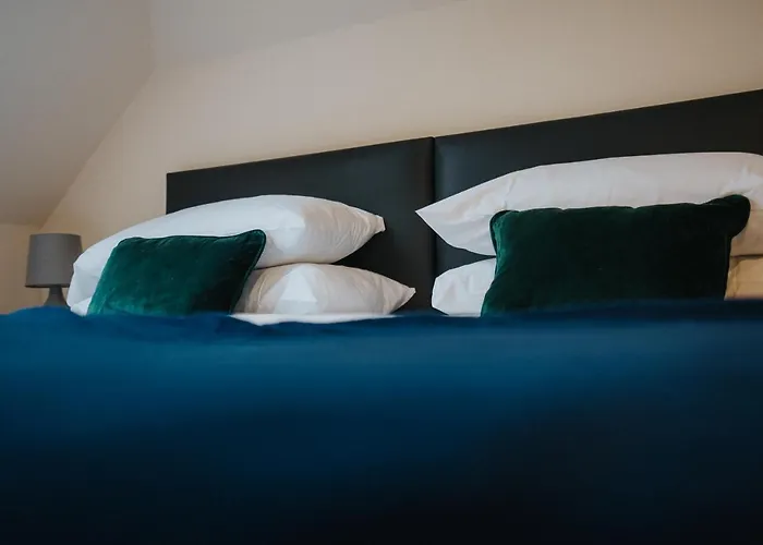 Albert - 5 Bedrooms Sleeps 11 Parking Wi-Fi Contractors