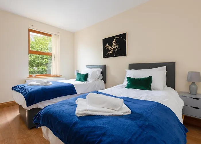 Albert - 5 Bedrooms Sleeps 11 Parking Wi-Fi Contractors
