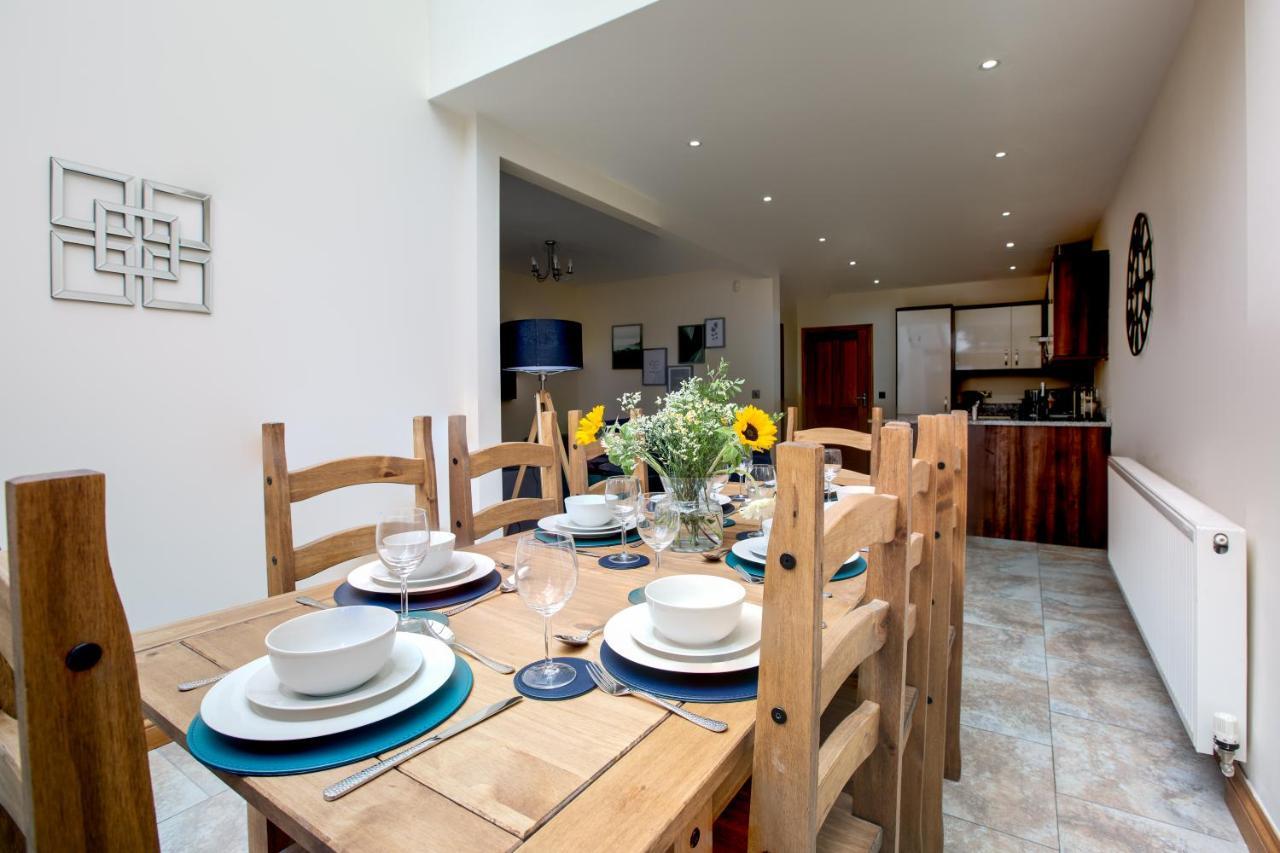 - 5 Bedrooms Sleeps 11 Parking Wi-fi Contractors Holiday home Preston (Lancashire)