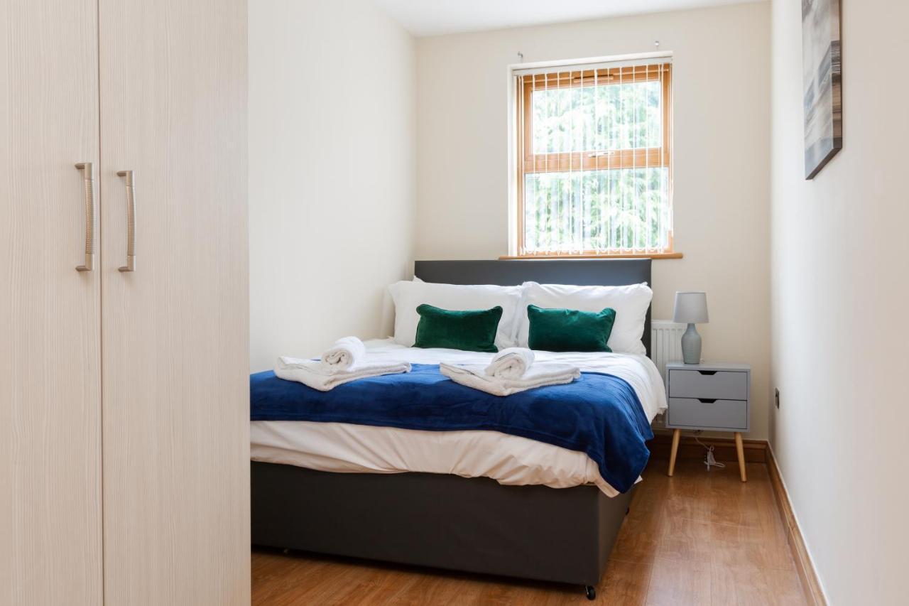 - 5 Bedrooms Sleeps 11 Parking Wi-fi Contractors Holiday home Preston (Lancashire)