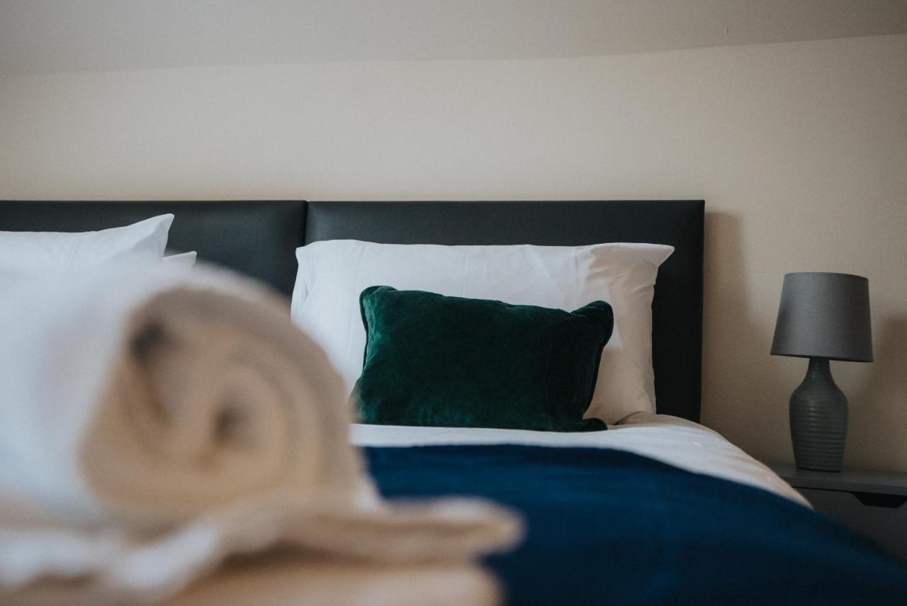 - 5 Bedrooms Sleeps 11 Parking Wi-fi Contractors Preston (Lancashire)